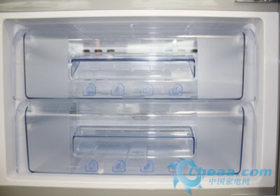 打破傳統(tǒng)白色調(diào)海信黑色三門(mén)冰箱熱銷(xiāo)