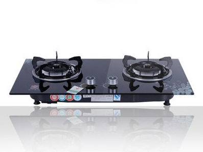 節(jié)能環(huán)保燃?xì)庠钭鳛楹笃鹬愠墒袌鲂聦? /><br></p><p><strong>(2)發(fā)展階段(1980-1990年)：耐用性和可靠性大幅提高</strong></p><p>1980年以后，隨著改革開放的深入，市場經(jīng)濟隨之興起，國外各式各樣的燃?xì)庥镁呒娂娺M入中國，燃?xì)庥镁叩纳a(chǎn)企業(yè)也由原來的十多家猛增到近百家，企業(yè)類型也由原來的單一燃?xì)夤景l(fā)展到有國營、集體、民營等各種企業(yè)類型，國外著名的燃具生產(chǎn)企業(yè)也開始在中國尋找合作伙伴，從而使燃?xì)庥镁叩漠a(chǎn)品質(zhì)量和外觀也有了根本的改變，產(chǎn)品的品種和功能也在不斷變化。</p><p>在此期間，面板、燃燒系統(tǒng)、點火裝置也有了改進。面板材料有冷板噴涂，燃燒器有鑄鐵爐頭、表面電鍍或噴鋅處理，點火裝置采用壓電電子點火，提高了點火率，燃?xì)庠畹哪陀眯院涂煽啃杂辛颂岣摺?/p><p><strong>(3)突破階段(1990年-2006年)：品種增多，款式齊全。</strong></p><p>1990年以后，中國乃至世界經(jīng)濟進入了一個飛速發(fā)展階段。中國的燃?xì)饧叭季呤聵I(yè)進入了快速成長時期。國外先進燃具開發(fā)制造技術(shù)的引入，帶來了中國燃具事業(yè)的突破性改變。</p><p>家用燃?xì)庠罹咂贩N增多，款式新穎，安全措施增強，材質(zhì)、功能和性能等均有所改善。在生產(chǎn)質(zhì)量和可靠性，工藝水平，自動化和智能化程度，性能指標(biāo)的先進性，節(jié)能和環(huán)保，安全使用等方面也都有所改善。</p><p>灶具的材料基本上淘汰了鑄鐵。不銹鋼面板，表面噴涂不粘油涂層材料，鋼化玻璃面板等在灶具中占有重要地位，陶瓷面板也獨樹一幟。</p><p><strong>燃?xì)庠畹陌l(fā)展前景</strong></p><p>現(xiàn)階段，我國最主流的燃?xì)庠钍敲骰鹗饺細(xì)庠睿纸写髿馐皆睢ｋS著技術(shù)革新和市場競爭的影響，大氣式灶又推出了直火、旋火等概念;從爐頭結(jié)構(gòu)上講，又有同心爐頭、薩巴夫爐頭等概念。灶具競爭的主流是火力大小、節(jié)能與否。</p><p>低焰灶、紅外線灶具異軍突起，低焰灶火苗高度僅有15.5mm，但它的熱負(fù)荷高達4.5km，一氧化碳含量低于0.02%，普通紅外線燃?xì)庠顭嶝?fù)荷在2.8KW以下，紅外線節(jié)能灶具熱負(fù)荷高達3.9KW，一氧化碳的排放量僅為0.03%，因此，可以看出節(jié)能、環(huán)保、火力強勁、不熏鍋等特點的是灶具發(fā)展的必然趨勢，低焰灶、紅外線灶具等火力猛、一氧化碳含量低的節(jié)能環(huán)保灶具必將成為市場上的新寵。</p>【<a href=