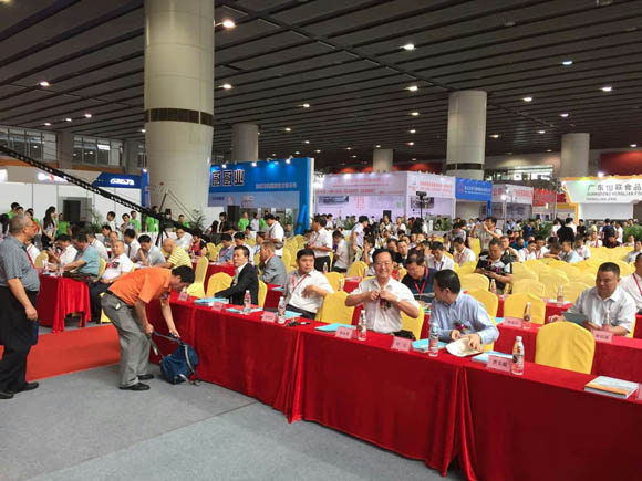 中華全國工商業(yè)聯(lián)合會廚具業(yè)商會十周年慶典暨第三屆二次全體會員大會圓滿召開